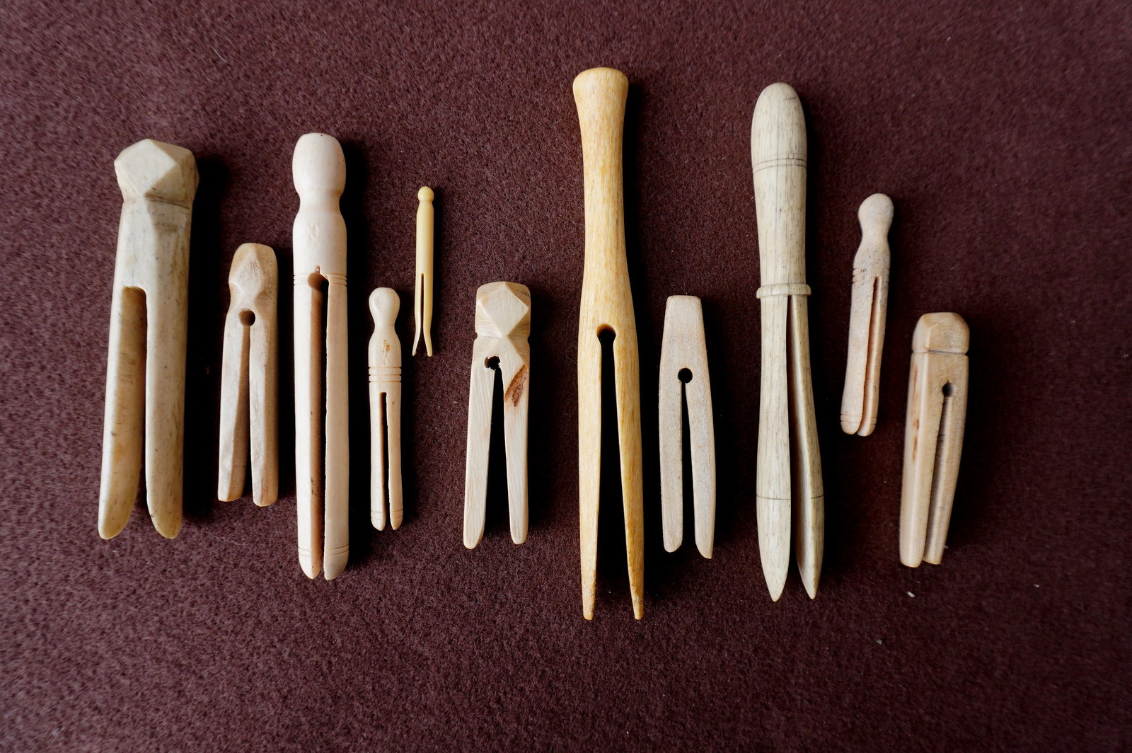 Five whalebone clothes pins, light use wear and in good overall condition, circa 1880-1900. The larg: Five mostly whalebone clothes pins, light use wear and in good overall condition, circa 1880-1900. The largest measures 6"L.The smallest, a doll size clothespin, of unknown composition. Provenance: Fr