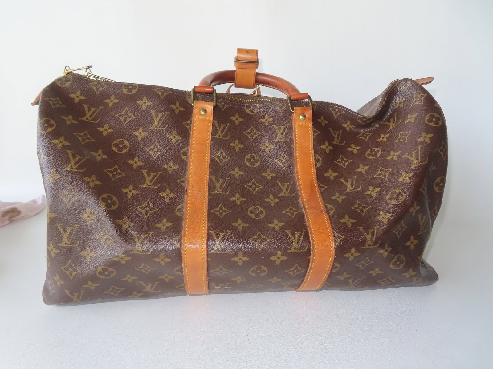 A Louis Vuitton monogrammed travel bag. Slight use wear including small white marks on base which we: A Louis Vuitton monogrammed travel bag. Slight use wear including small white marks on base which we haven't attempted to remove (see photos) but overall good condition. Measures approximately 21"W x 