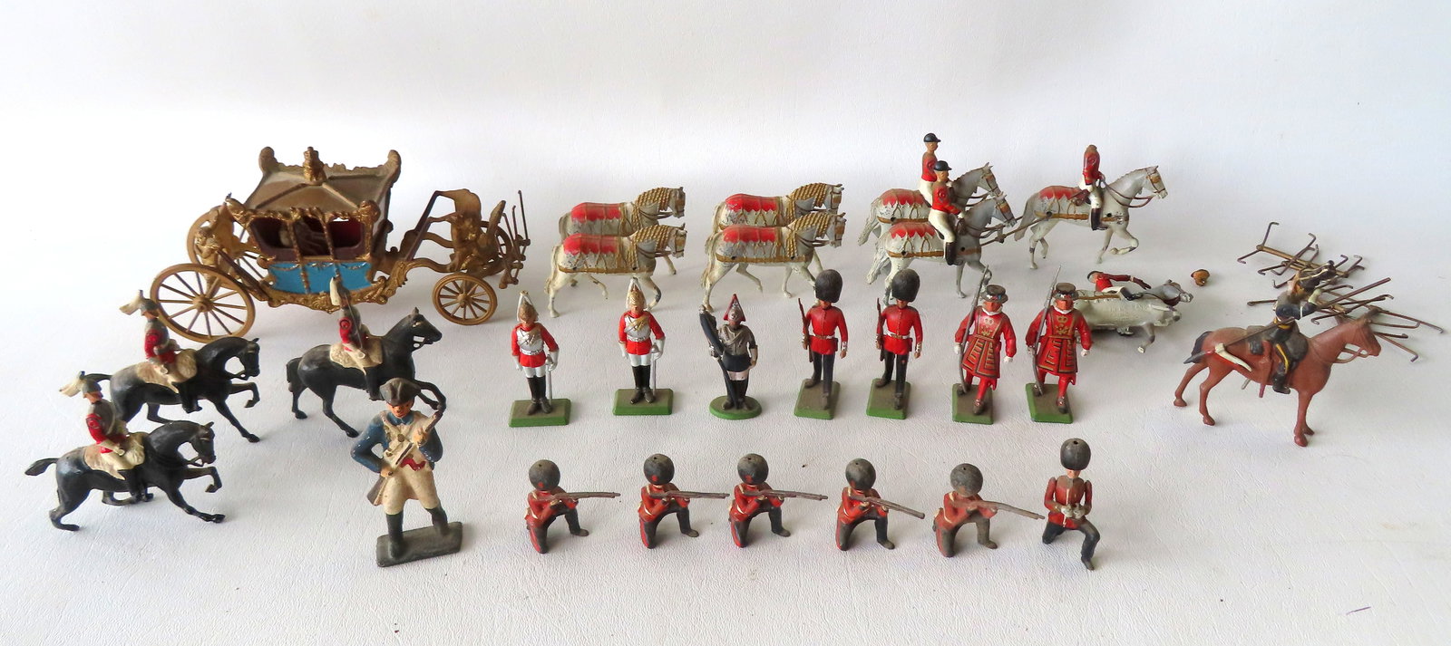 A grouping of vintage Britains lead soldiers and coach, total of 20 pieces - all hand painted.: A grouping of vintage Britains lead soldiers and coach, total of 20 pieces - all hand painted. Includes a fancy English coronation coach pulled by 8 horses - the harnesses are loose, one rider missing
