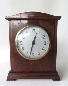 A mantle clock by the "Self Winding Clock Co.", synchronize mechanism, and powered by dry cells.