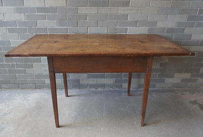 An American tapered leg tavern table having its original scrubbed pine top with breadboard ends,