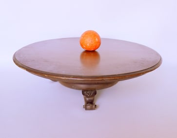 A Federal mahogany lazy Susan having a circular revolving top with molded edge mounted on a short
