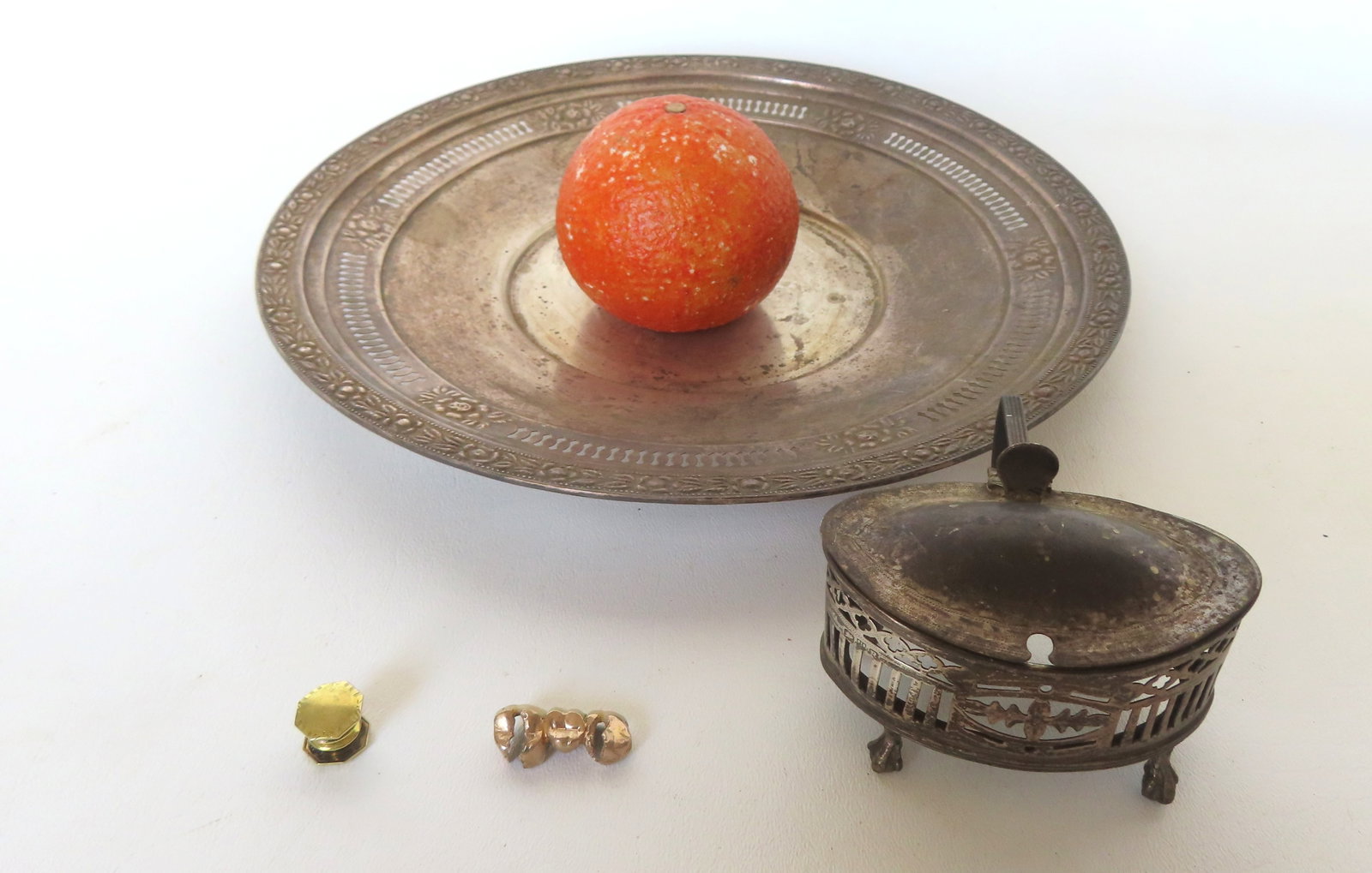 A grouping of precious metals including: Sterling silver serving dish - 5.6 troy oz, an early: A grouping of precious metals including: Sterling silver serving dish - 5.6 troy oz, an early sterling silver salt (less insert) - 2.2 troy oz, a 10K gold cuff link - 3 grams, and a 3 tooth gold denta