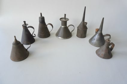 Grouping of 7 small tin fat burring lamps including 5 with finger holders. All appear in good