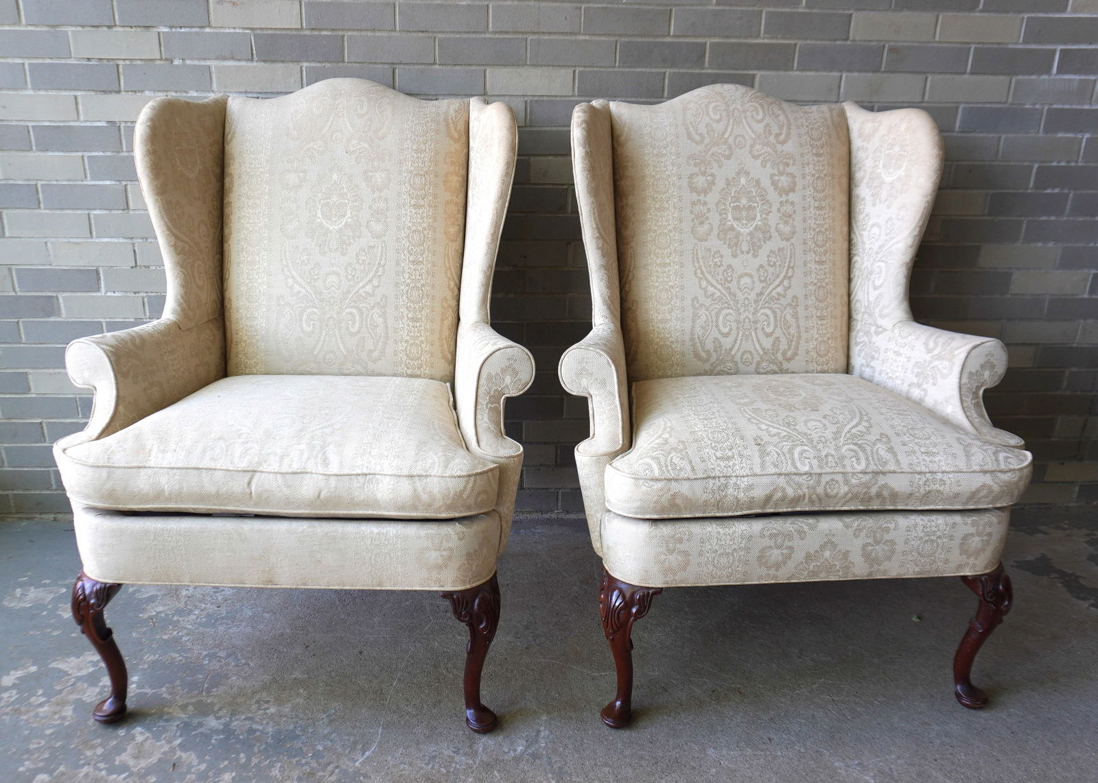Two upholstered Queen Ann style wing chairs, late 20th century.: Two upholstered Queen Ann style wing chairs, late 20th century, signed Southwood Furniture Corporation, North Carolina, both in very good condition including the upholstery which looks like new. Measu