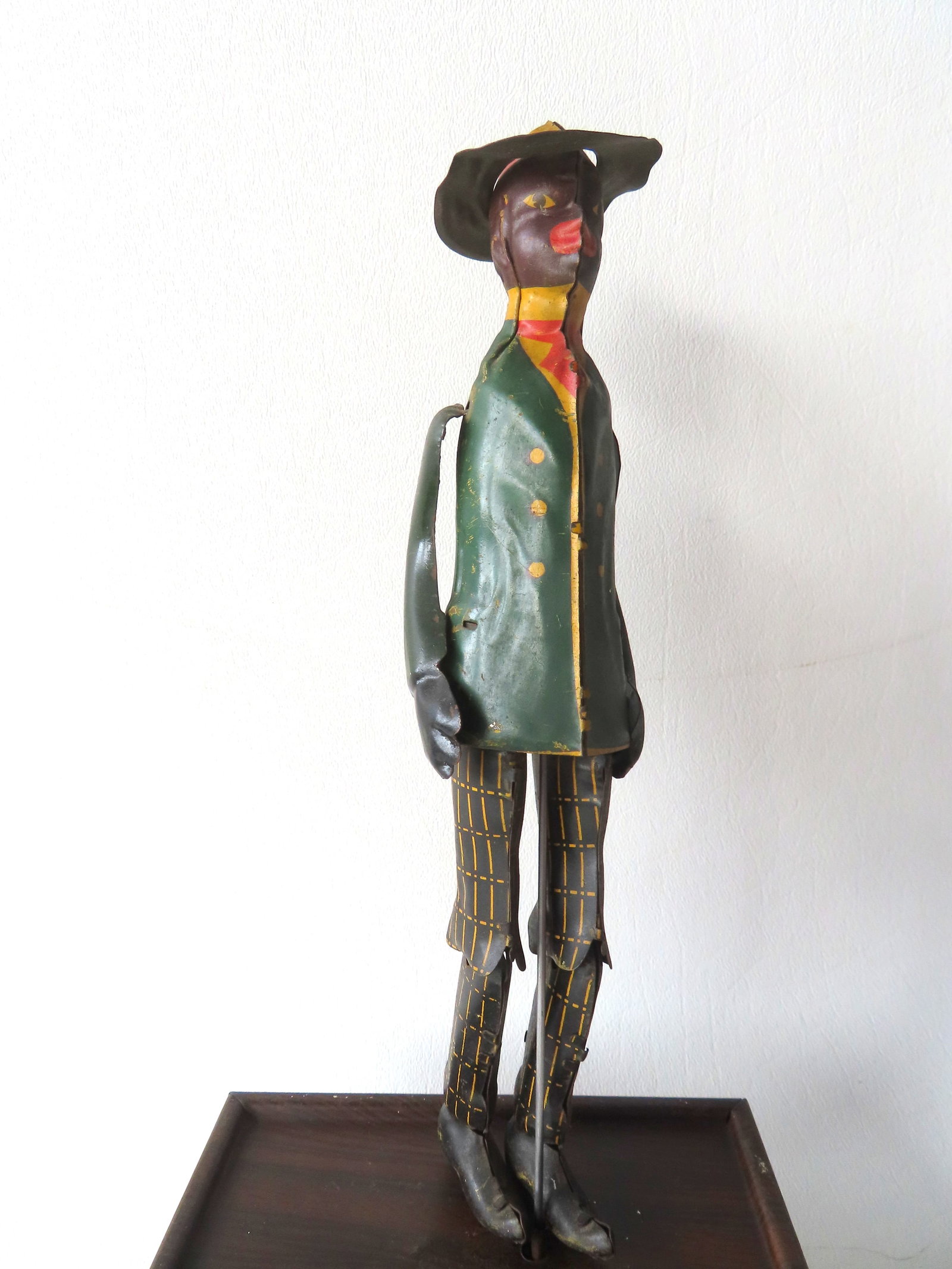 A Ferdinand Strauss (American) tin windup jigger toy: A Ferdinand Strauss (American) tin windup jigger toy, signed "Ferdinand Strauss Incorporated", NY, Pat 1910. Minor use wear to paint, and in good overall condition and in good working order. Note - da