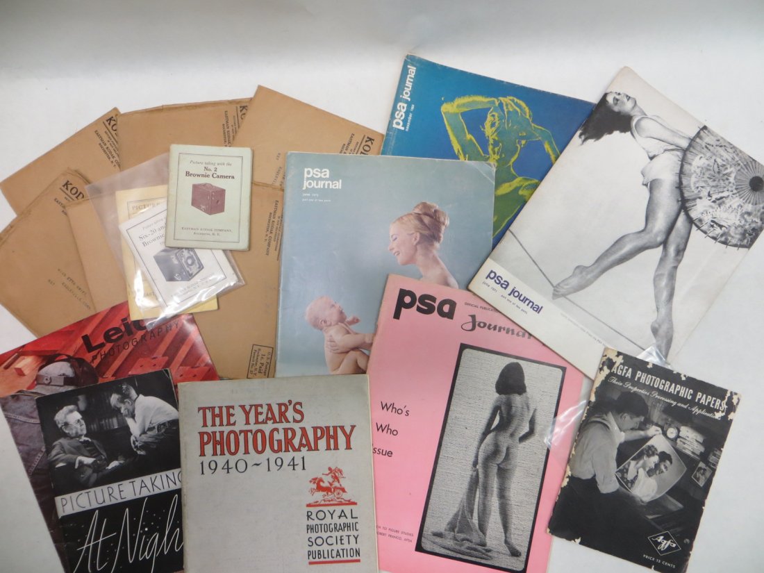 Lot of Photography related magazines, periodicals, manu: Lot of Photography related magazines, periodicals, manuals, and publications including Kodak, PSA Journals, Leica Photography 1957, The Royal Photography Society 1940-41, Brownie use manuals etc.…Co