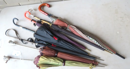 Grouping of 7 vintage umbrellas, several that appear to have Bakelite or similar handles (the one in