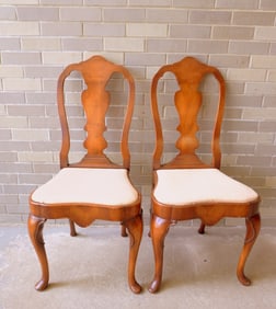 Two high quality mahogany Queen Ann style side chairs with slip seats, shaped apron, cabriole legs