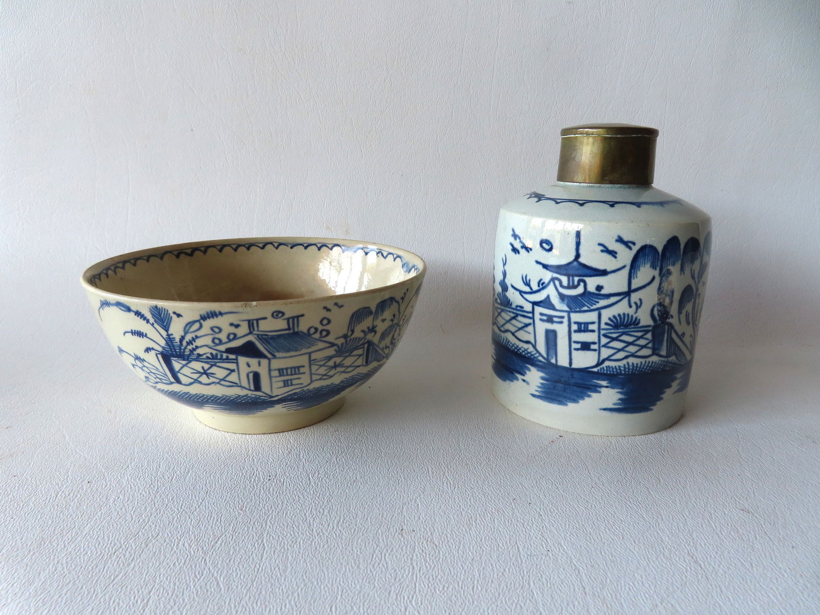 Two Chinese export blue and white porcelains, 18th/19th century: The first a tea caddy with copper (1 of 8)