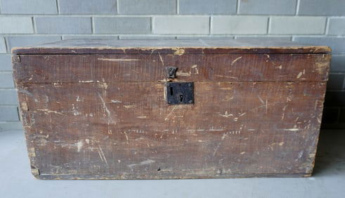 An early grain painted storage trunk, NE origin, early 19th century. Dovetailed construction,