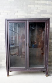 A mahogany 2 door bookcase, mission style, circa 1920. Good condition.