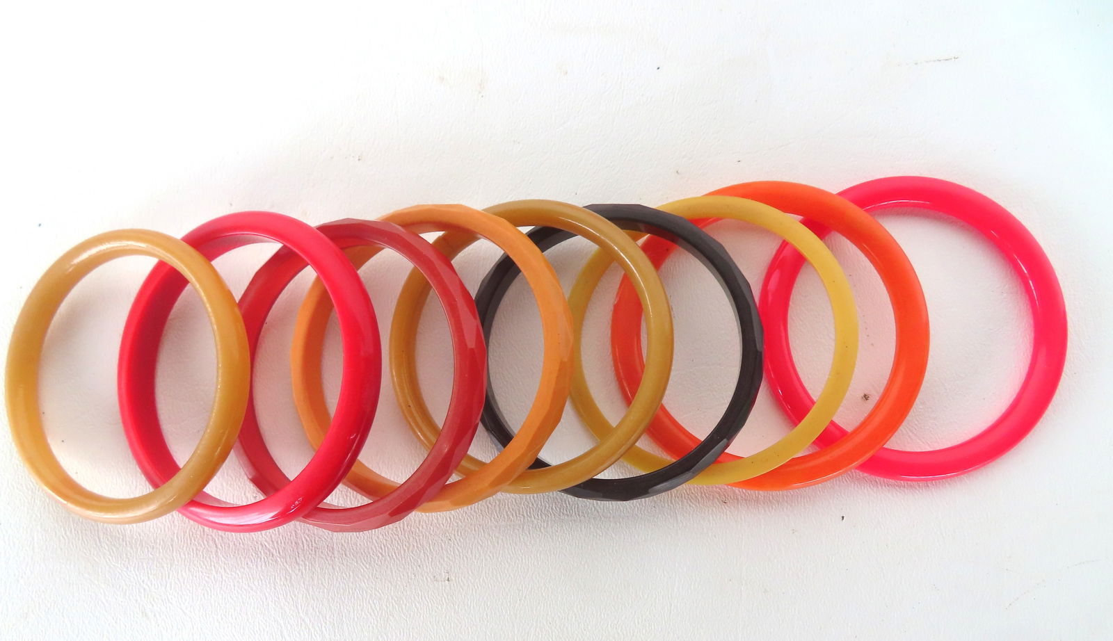 Grouping of 9 Bakelite or plastic bangle bracelets - all in good condition.: Grouping of 9 Bakelite or plastic bangle bracelets - all in good condition.