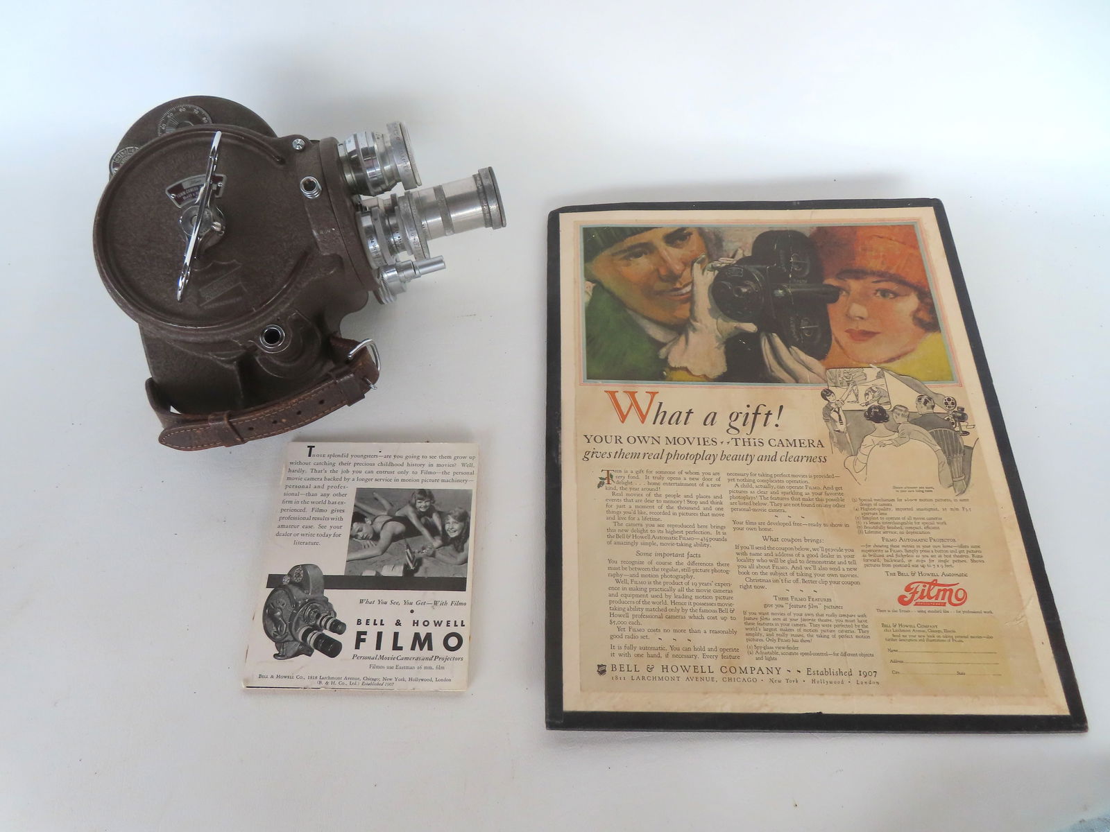 A Bell & Howell Filmo 16 MM movie camera with 3 lenses. Windup motor does not appear to be working b (1 of 8)