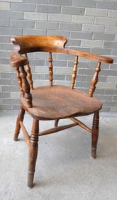 An early English yew wood firehouse armchair, 19th century. Very good condition. Measures 25"W x 23"