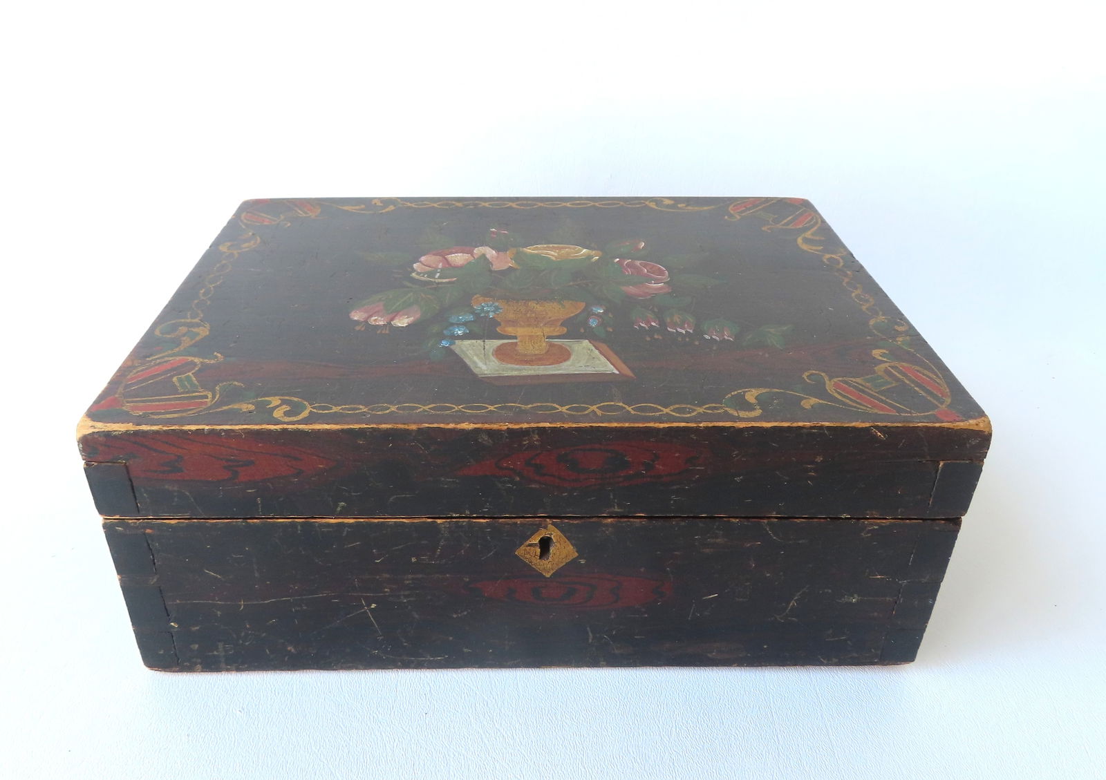 A very fine school girl's writing or sewing box, dovetailed construction, fitted lift top (1 of 10)