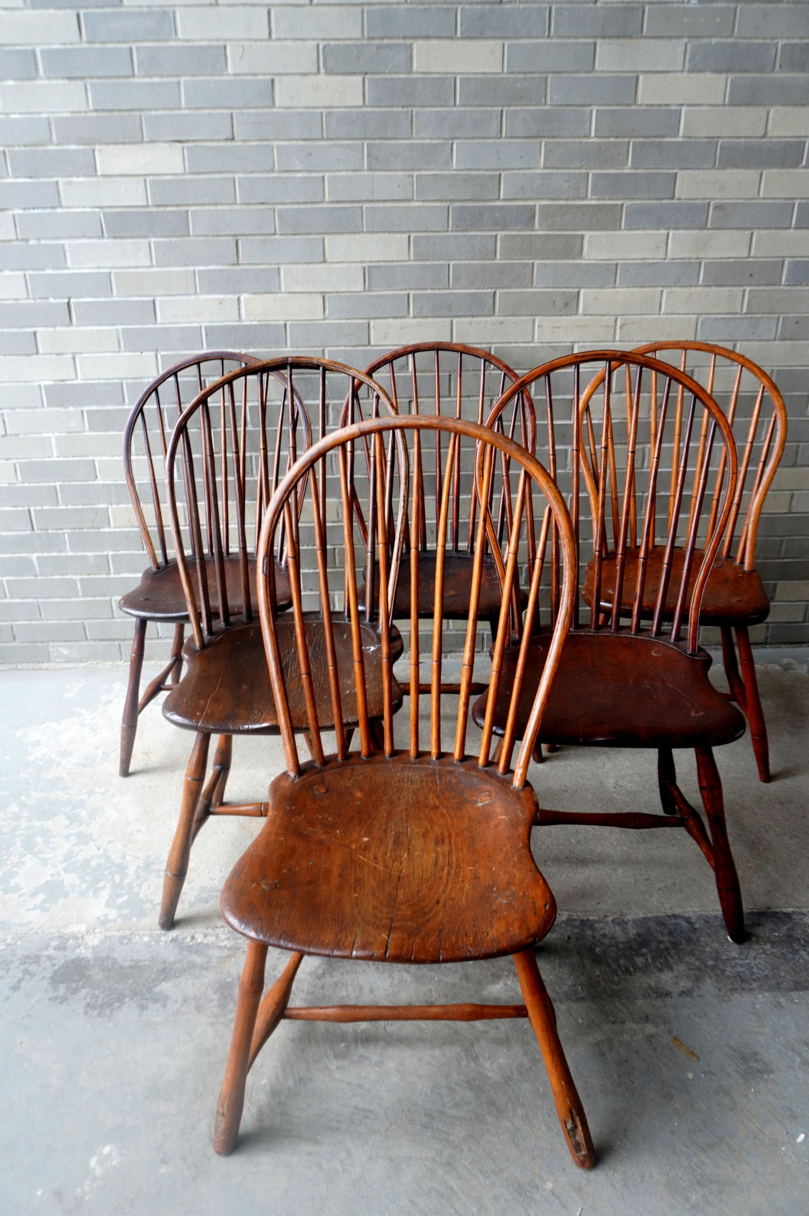 An assembled set of 6 bow-back Windsor dining chair, all with 9 spindles, saddle seats, and central (1 of 18)