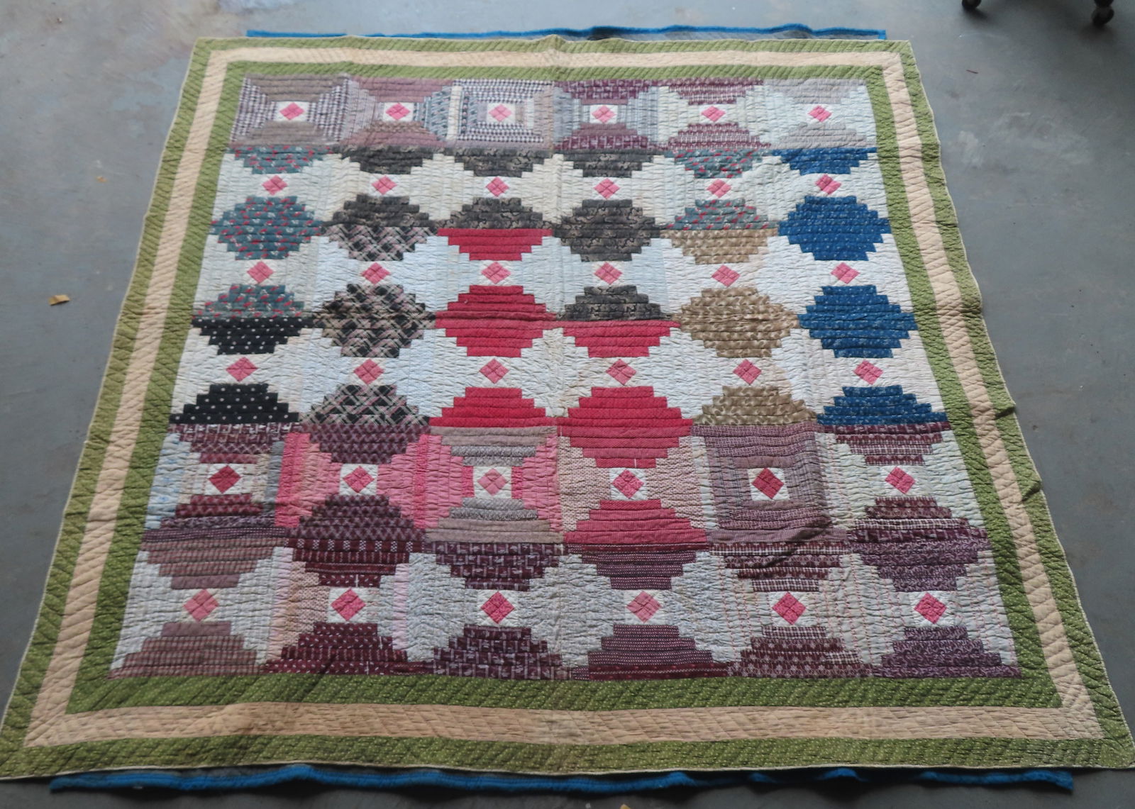 A graphic Log Cabin pattern quilt, with triple green and white border, 19th century. (1 of 10)