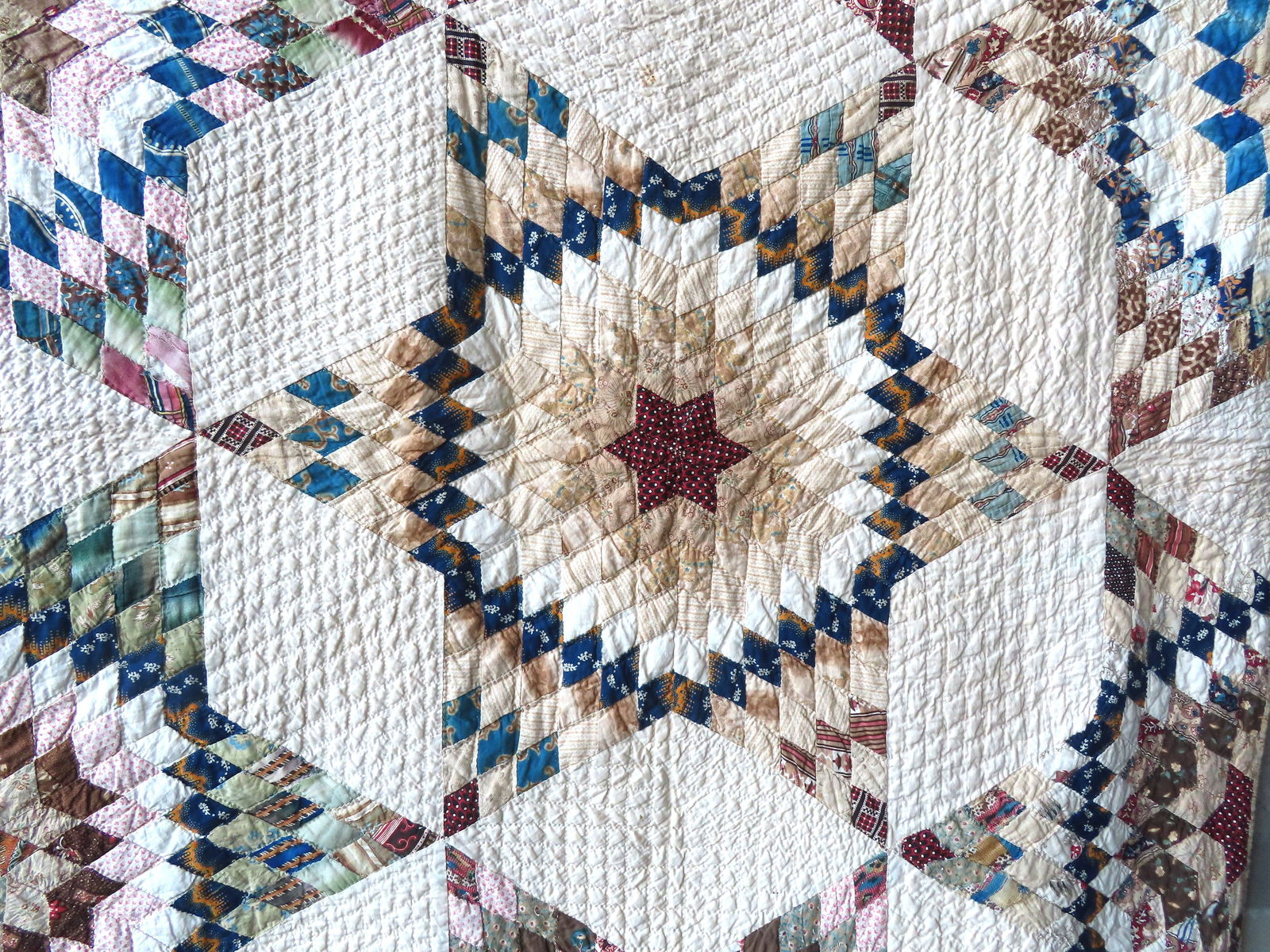 A very fine star pattern patchwork quilt - mid-19th century - 78" x 91" - several small points of - 12