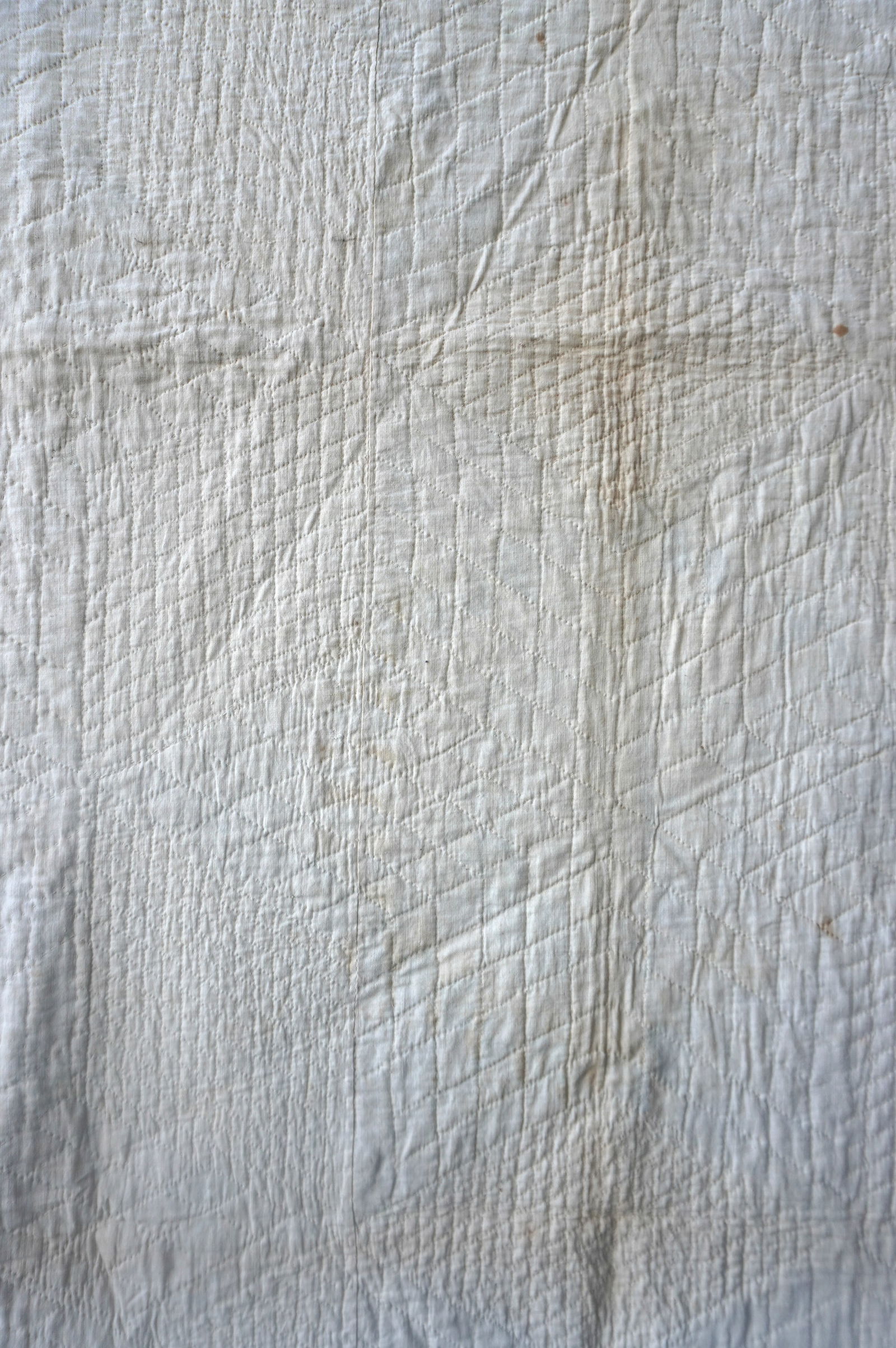 A very fine star pattern patchwork quilt - mid-19th century - 78" x 91" - several small points of - 14