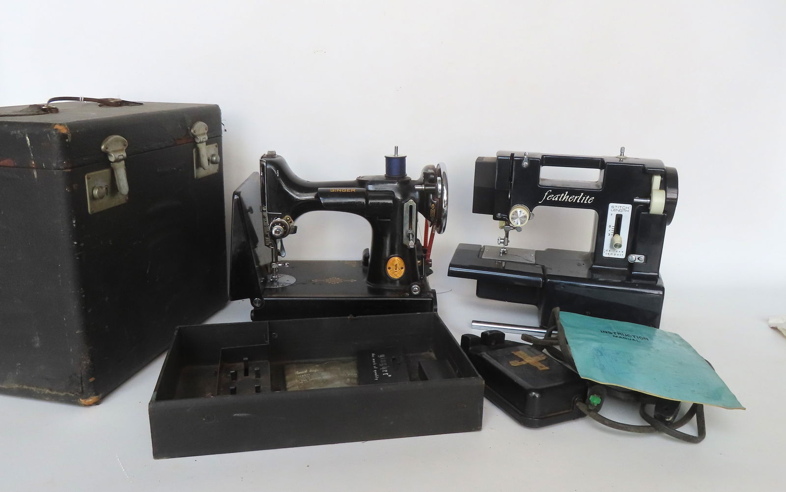 Singer Featherweight sewing machine in original carrying case - the machine appears in very good (1 of 19)