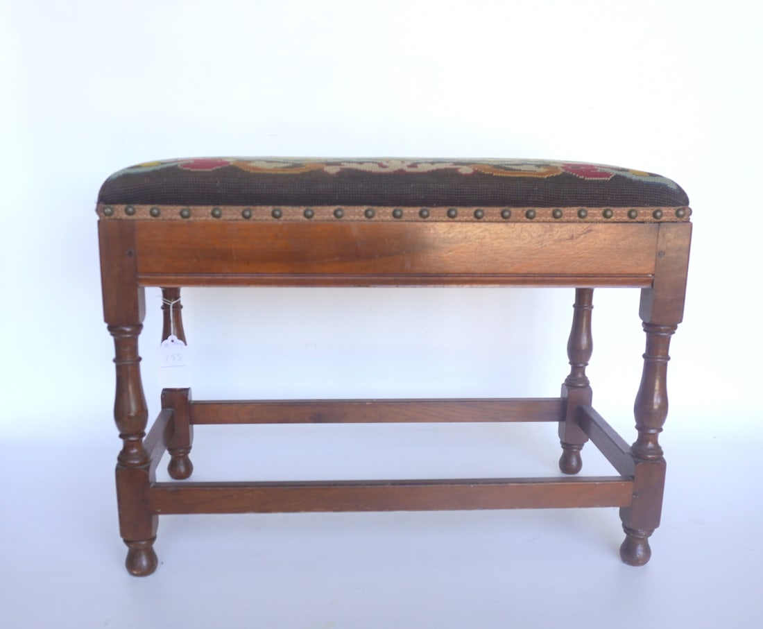 A very high quality custom made wooden vanity bench, in the Federal style, with a very fine (1 of 5)