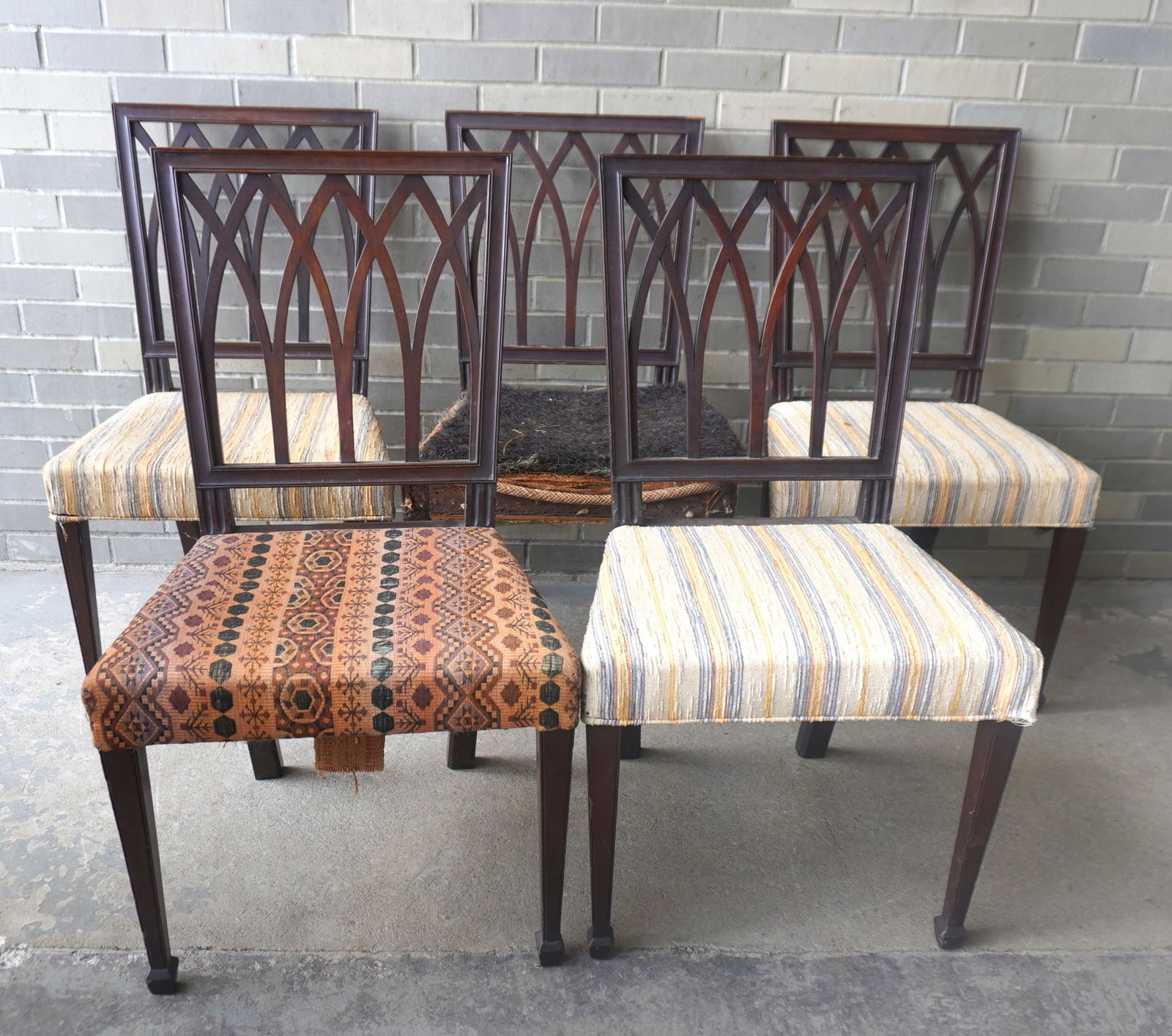Set of 5 Hepplewhite dining room chairs with gothic arched back splats and having and tapered legs (1 of 20)
