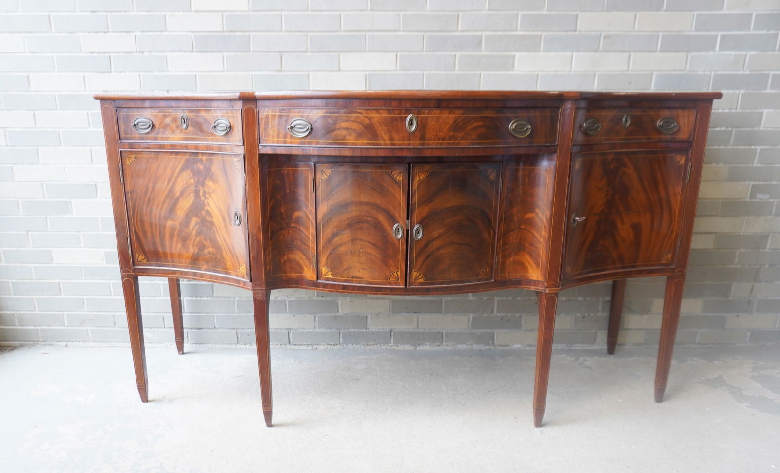 A very fine American mahogany Hepplewhite sideboard having a serpentine figured mahogany front, (1 of 20)