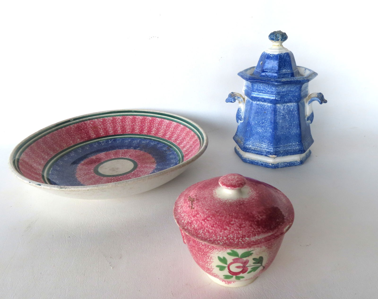 Grouping of 3 pieces of spatterware including: Large bowl in red and blue spatter with concentric (1 of 15)