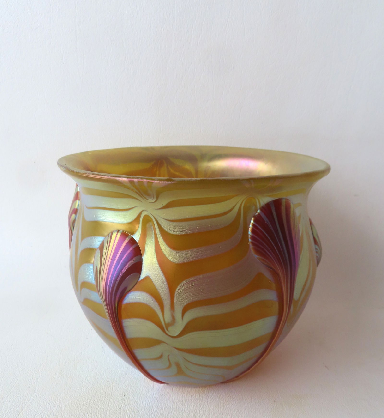 An exceptional and rare iridescent Loetz vase, Phenomen Genre 1/4 pattern (Introduced around 1900 (1 of 8)