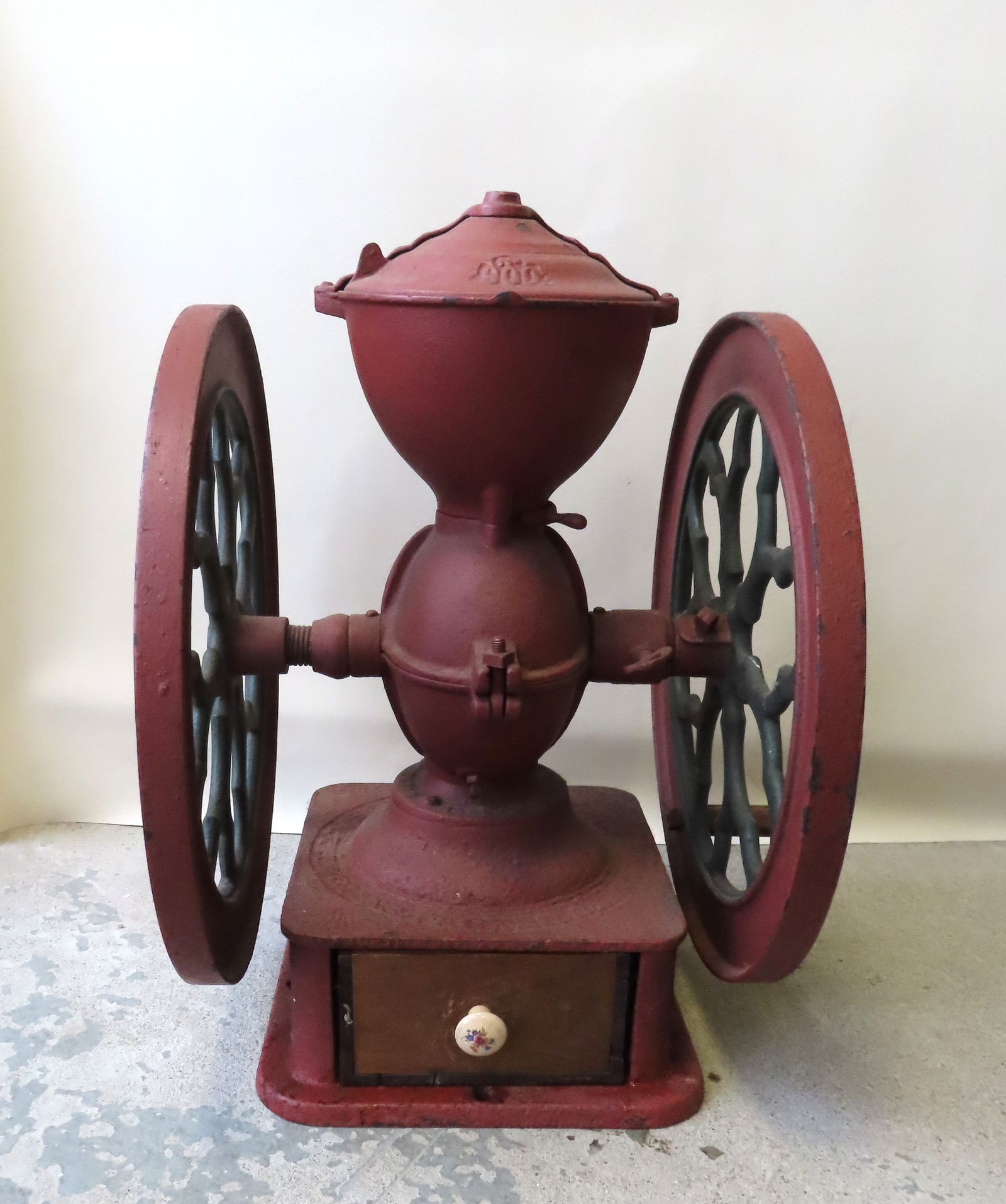 Double wheel coffee mill No. 900, and marked "The Cha's Parker Co. / Meriden Conn. U.S.A.". Old (1 of 9)