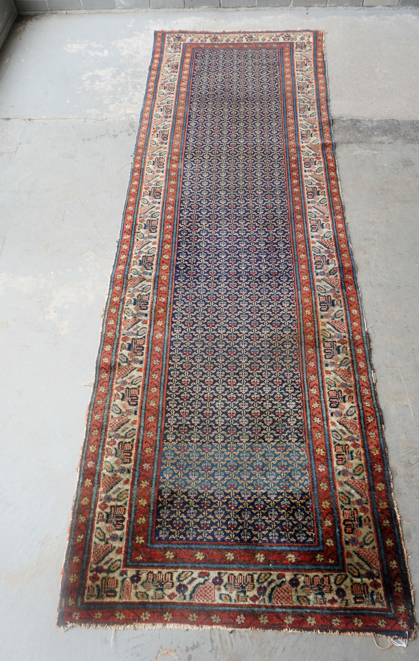 A good oriental runner, 19th century. Measures 10' x 3' 1 1/2". Good condition. (1 of 8)