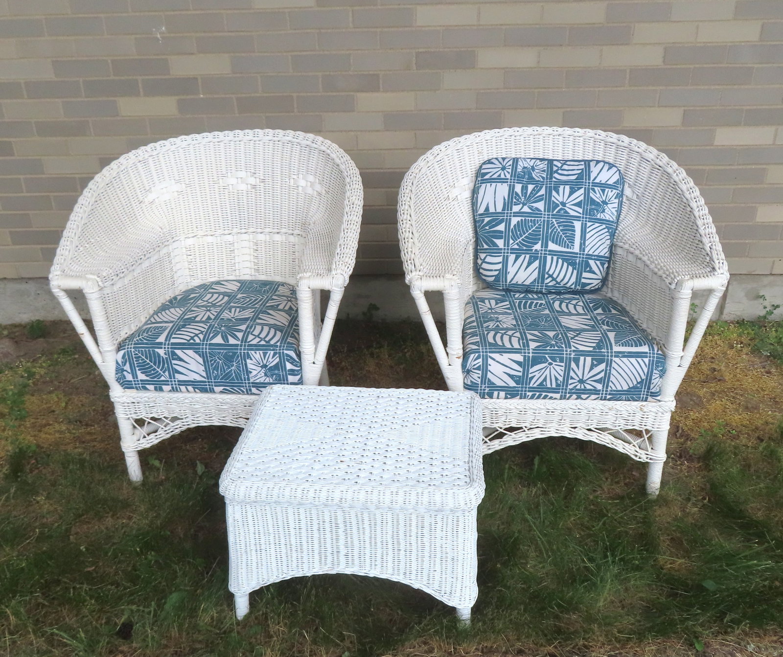 A pair of classical high quality wicker porch chairs with shaped backs and woven inset arm rests, (1 of 17)