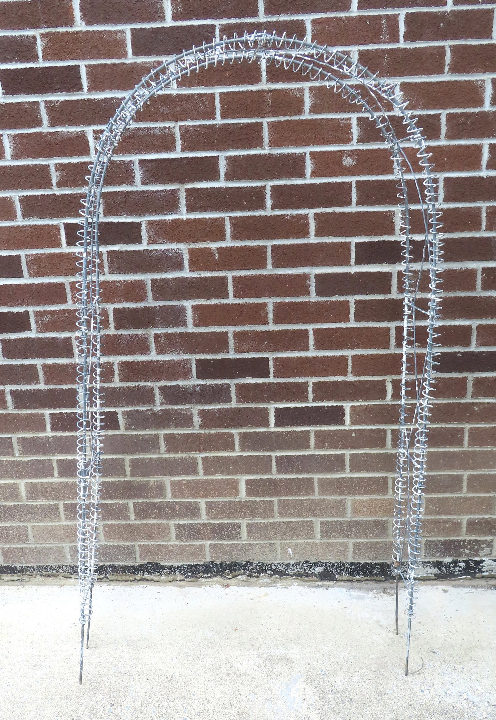 A small Victorian wire trellis arch, probably late 19th century with old peeling paint, good (1 of 3)