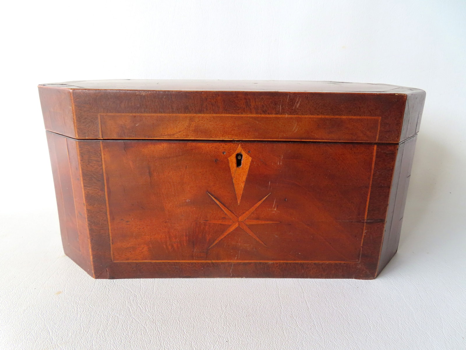 An inlaid mahogany tea caddy, octagonal shape - banded inlay around borders, inlaid star below (1 of 7)