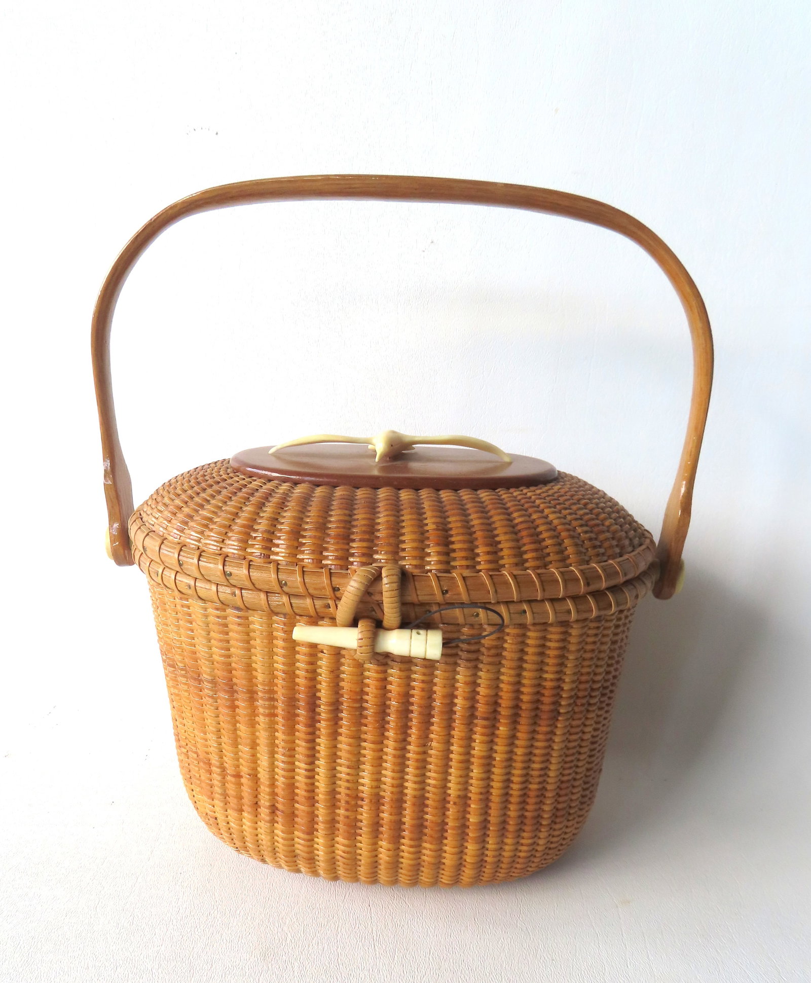 A signed Whalers Craft Nantucket Friendship Basket, dated 1965 and in excellent condition with no (1 of 8)