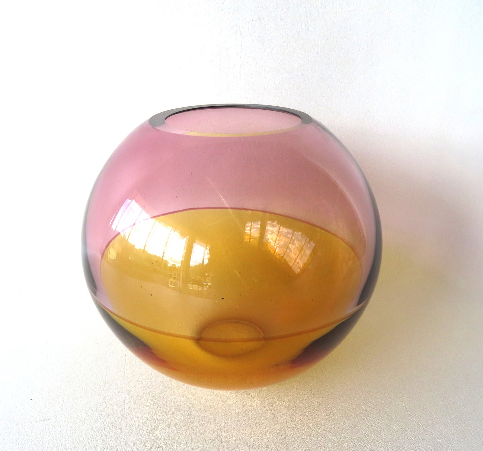 Alfredo Barbini, Murano Italy - famous Italian glass artist, 1912-2007. The circular bowl decorated: Alfredo Barbini, Murano Italy - famous Italian glass artist, 1912-2007. The circular bowl decorated in violet colored glass from the center to the top and amber colored glass from the center to the ba