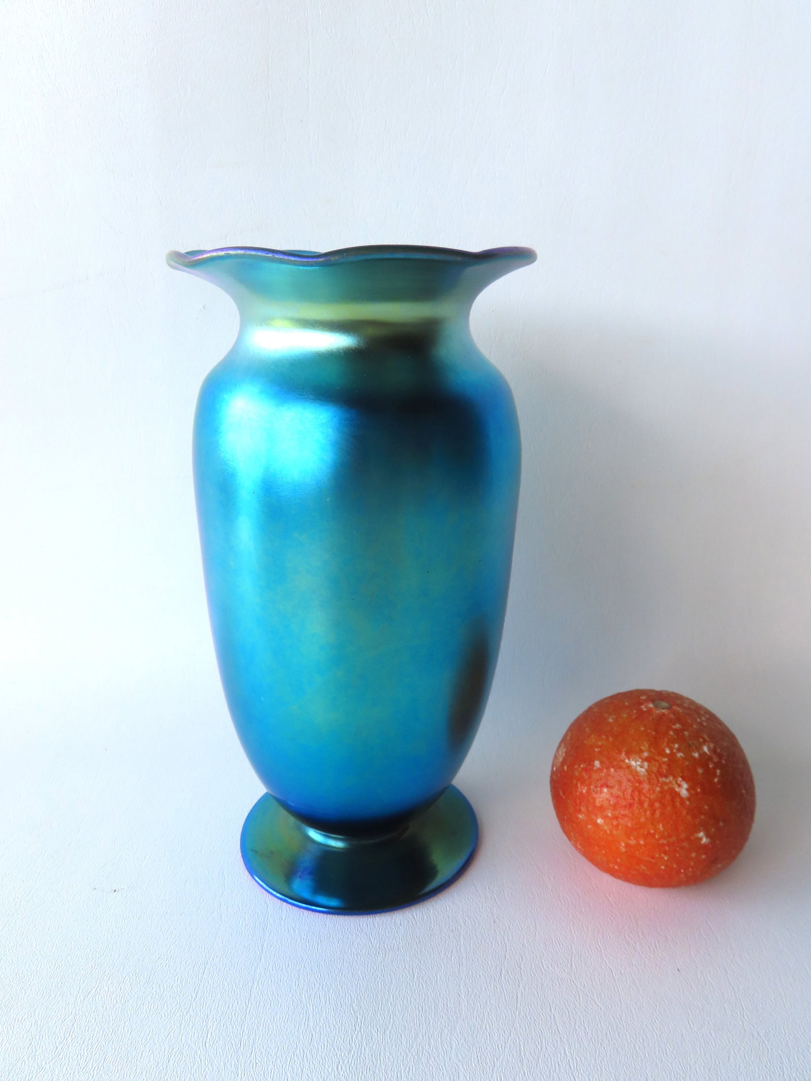 A very fine Steuben Aurene gold to blue iridescent vase with shaped rim and cut and polished bottom (1 of 8)