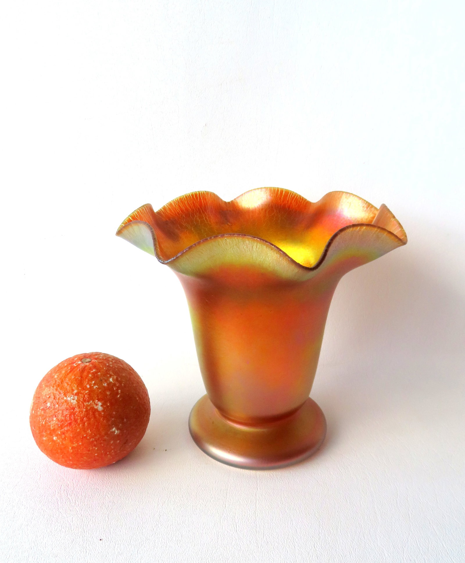 A Quezal deep gold iridescent vase with scalloped rim - measures 6 1/2"H x 7"W - very good: A Quezal deep gold iridescent vase with scalloped rim - measures 6 1/2"H x 7"W - very good condition, no damage or repairs. Early 20th century. Provenance: From the Marni Bakst and William Sadler
