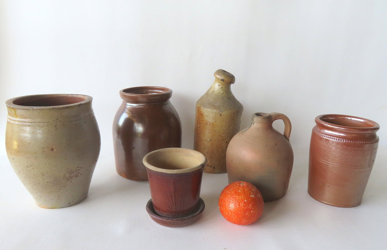Six pieces of stoneware - to be updated. (1 of 12)