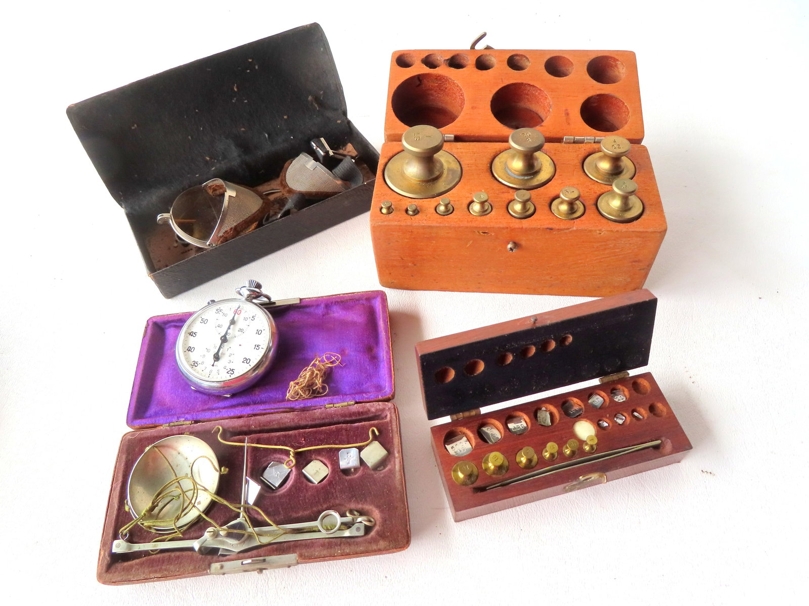 Grouping of vintage mechanical related collectibles including: A pair of Willson Service Goggles: Grouping of vintage mechanical related collectibles including: A pair of Willson Service Goggles with amber lenses, patent 1915 - in original case - good condition; an H. Kohlbush pocket gold scale in