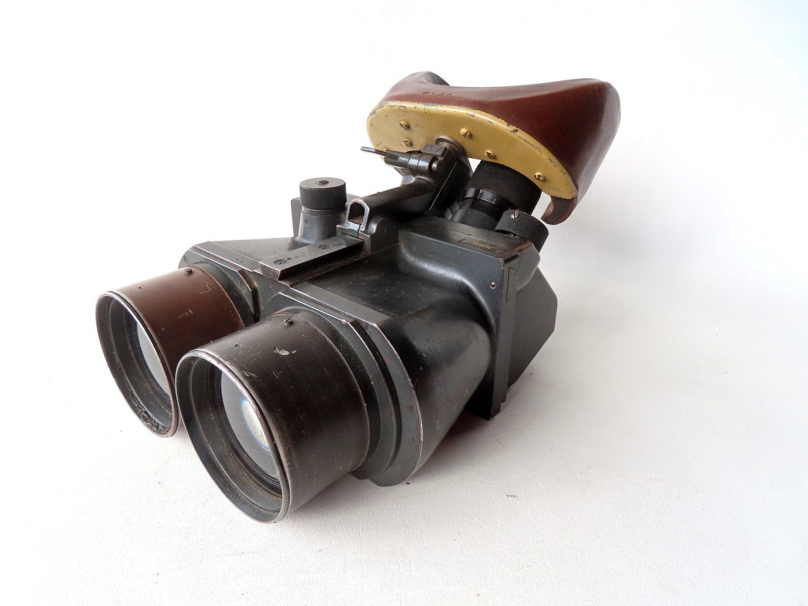 An original WWII German 10x80 Flak binoculars (officially Doppelfernrohr or Flakfernrohr) signed: An original WWII German 10x80 Flak binoculars (officially Doppelfernrohr or Flakfernrohr) signed "D.R.G.M. / 10685" (German Reich Registered Design) on leather head rest and signed "D.F. 10x80 / beh O