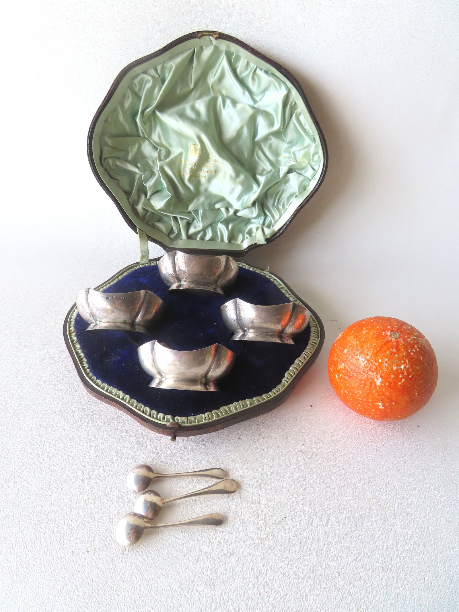 A boxed set of 4 sterling silver salts with hallmarks - the leather box is labeled "George Edward & (1 of 6)