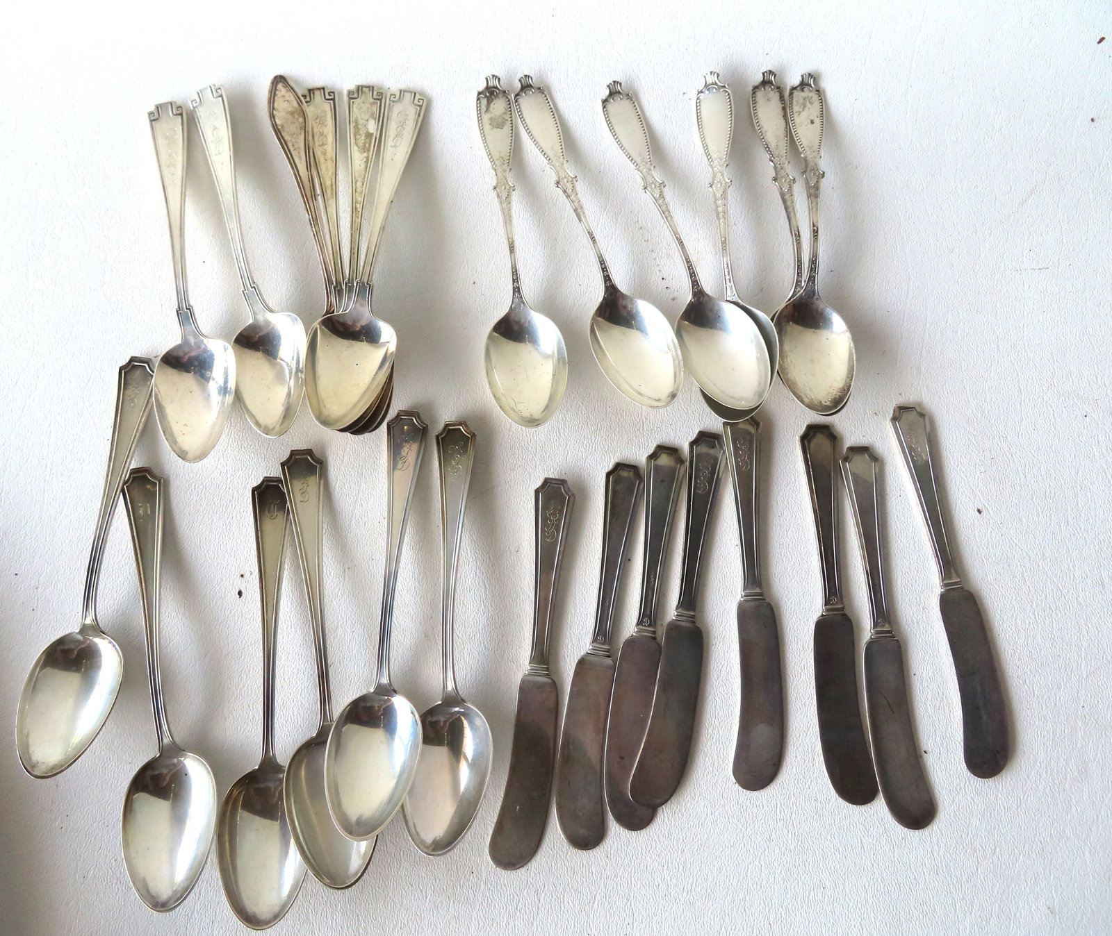Grouping of 26 pieces of sterling flatware, teaspoons and butter knifes, all in very good condition. (1 of 6)