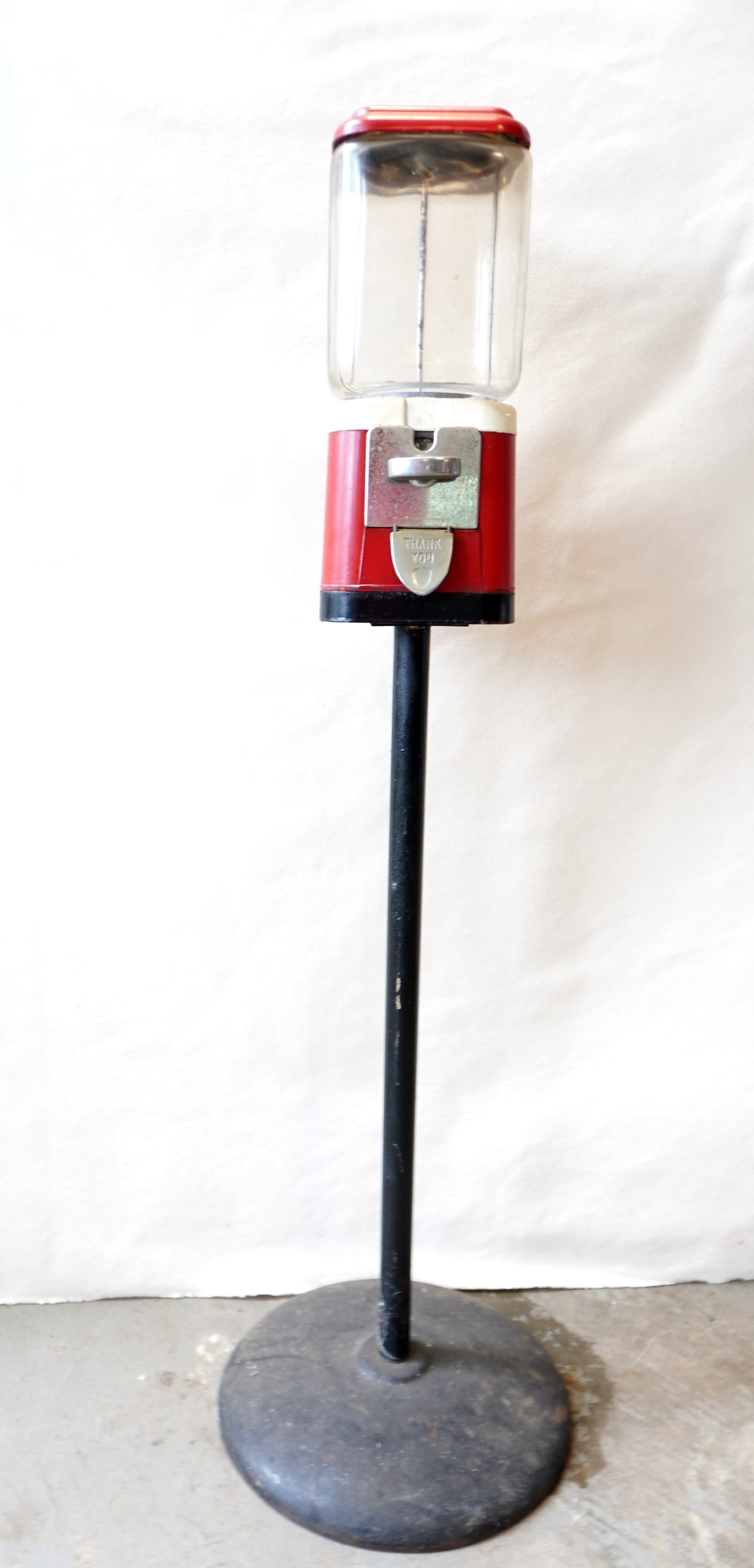 Gum ball machine, circa 1950-60, not signed - with original key - very good working condition. The (1 of 7)