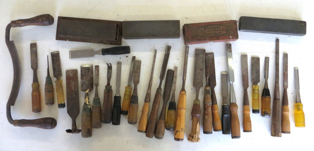 Lot of chisels and sharpening stones.: Lot of chisels and sharpening stones.
