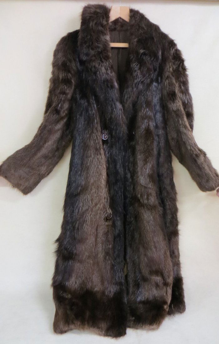 Beaver man's coat signed Muscalus Furs, Harrisburg Pa.: Beaver man's coat signed Muscalus Furs, Harrisburg Pa. - appears to be about a size 40. Provenance: From a private collection of a retired NYC theatrical professional.
