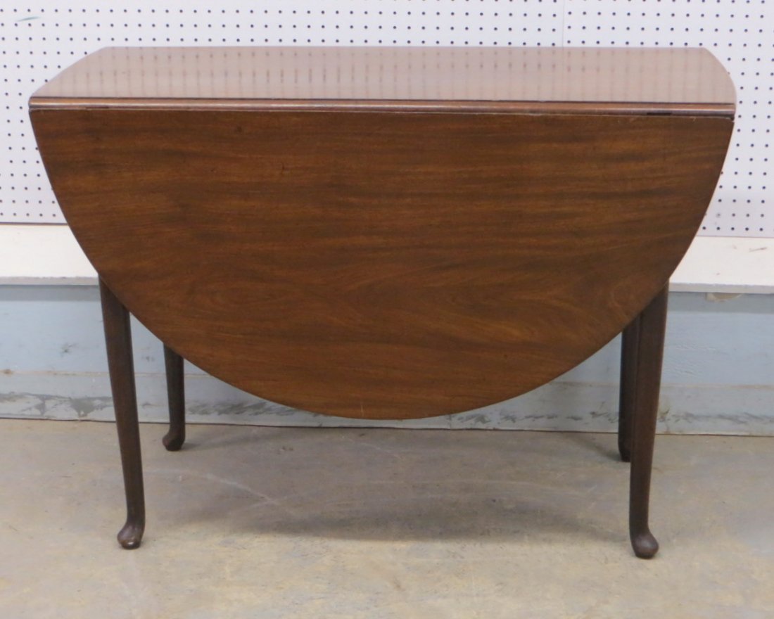 Queen Ann drop leaf table in walnut - oval shaped drop: Queen Ann drop leaf table in walnut - oval shaped drop leafs - all refinished in good condition. 28.25"H x 40.5"L x 54.5" (open length).
