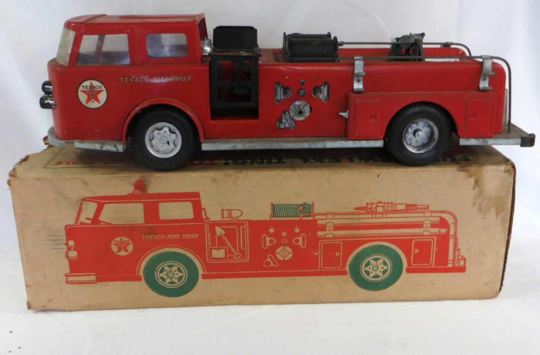 Buddy L fire engine for Texaco: Buddy L fire engine for Texaco model number 5741 in original box. This pressed steel fire engine is structurally sound and paint and stenciling are very good but it is missing or has damage to several