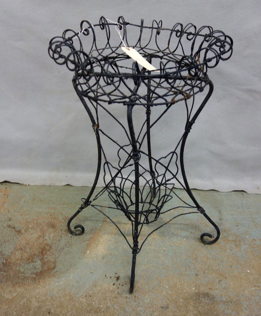 Victorian single tier round wire planter in old black (1 of 2)
